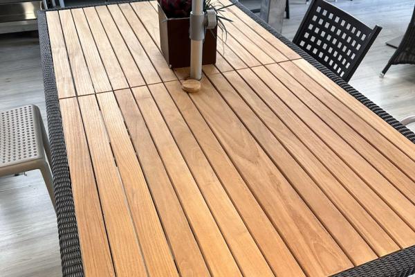 TAVOLO 180X100CM  LEGNO TEAK CON BORDO IN HULARO MARRONE SCURO